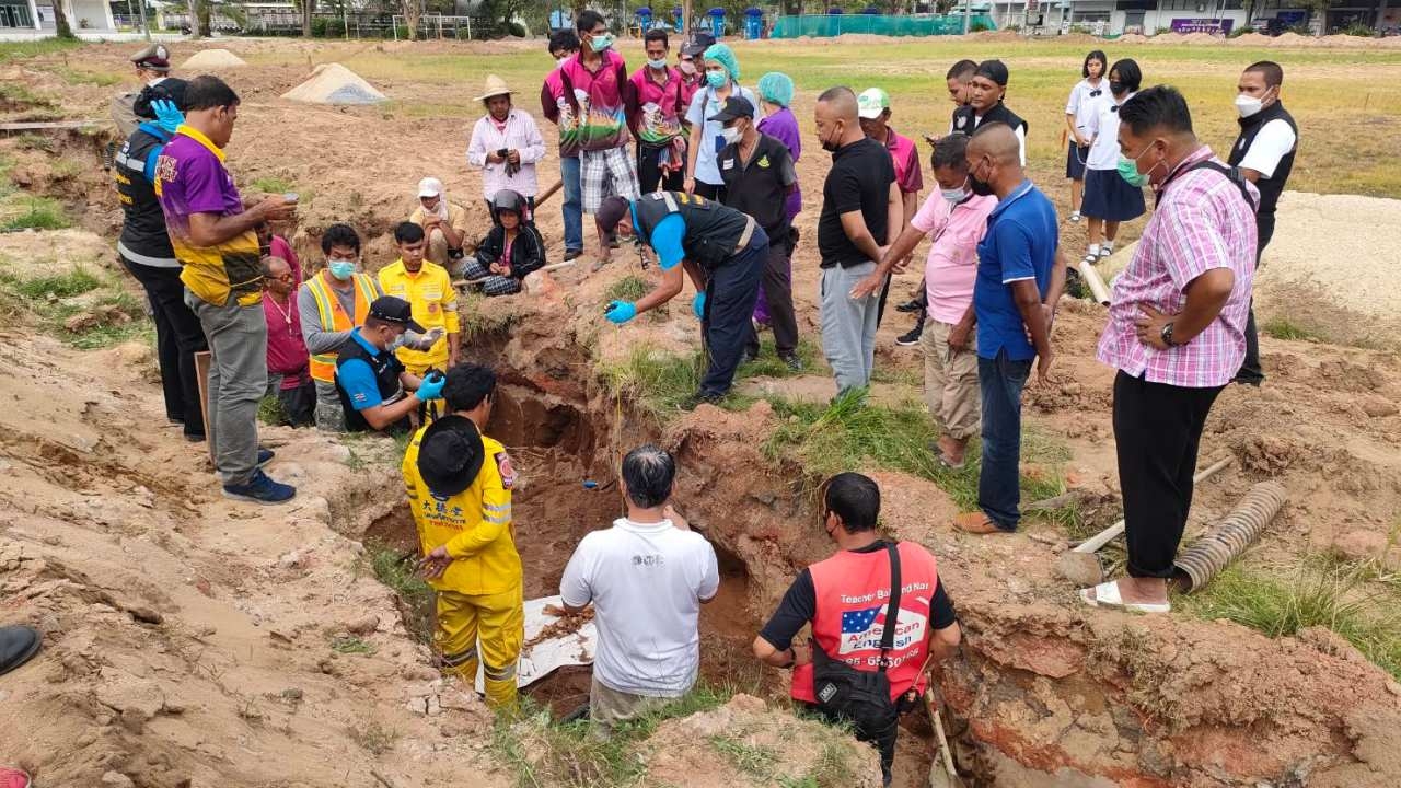 ตะลึงพบโครงกระดูกใต้สนามกีฬาเมืองคอน ตร.เร่งสืบ คาดต่างด้าวถูกฆ่าฝังดิน