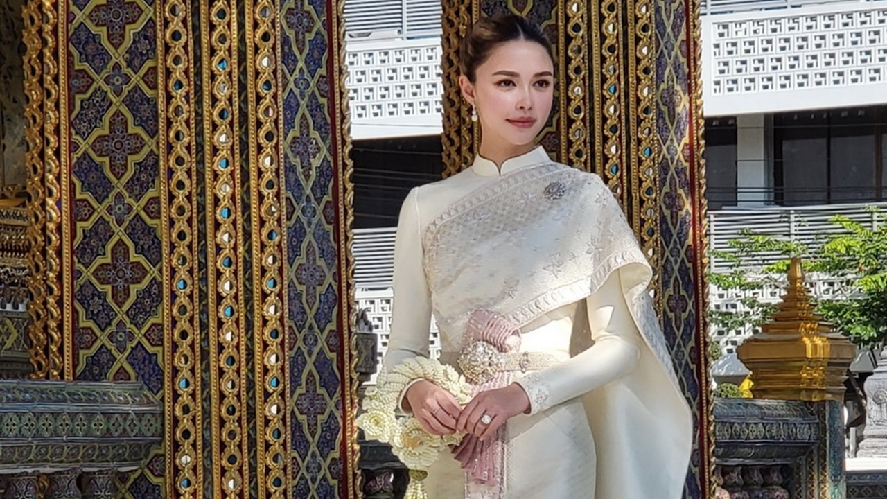 เปิดรายละเอียดชุดไทย 800,000 บาท ที่ แพทริเซีย ใส่ หรูหราสมราคาเฉียดล้าน