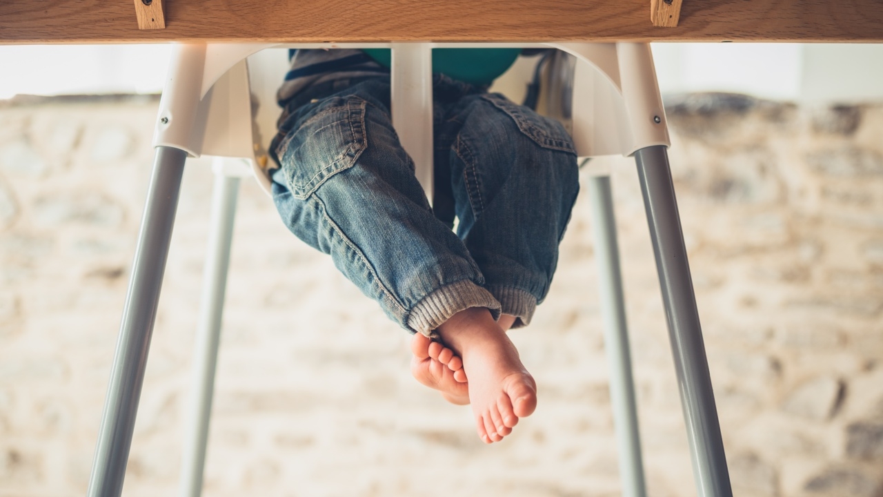 แพทย์ยกเคส เตือนพ่อแม่ หลังเด็ก 2 ขวบ เสียชีวิต เหตุเก้าอี้กินข้าวล้ม-หัวฟาด