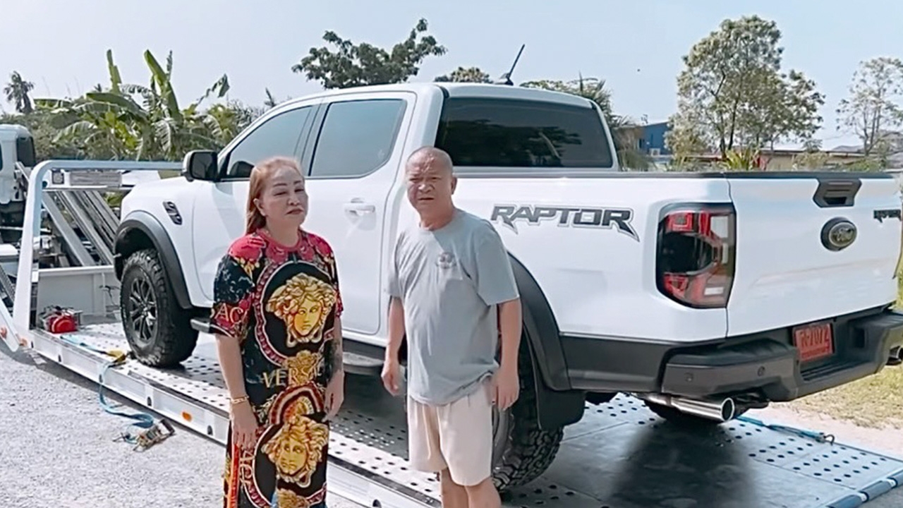 คอหวยเฮ เลขทะเบียนรถป้ายแดง หม่ำ จ๊กมก ให้โชคเต็มๆ งวดนี้ 1 พ.ย. 65