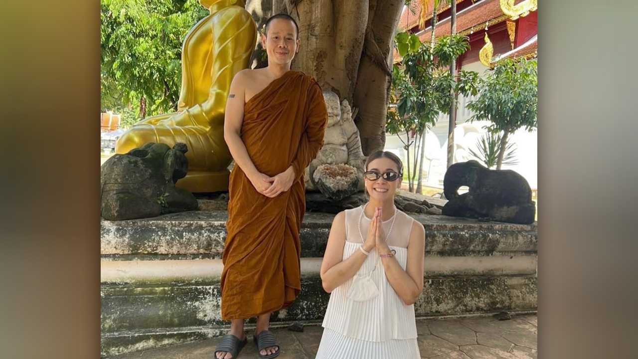 เปิดภาพล่าสุด พระเป๊ก สัณณ์ชัย หลัง เอมี่ กลิ่นประทุม เดินทางไปเยี่ยม