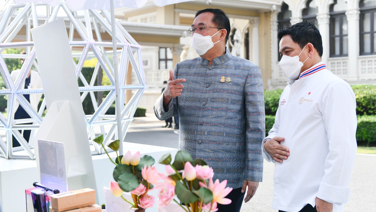 "อนุชา" ยัน รัฐบาลไม่มียุบสภาช่วงปลายปี "สามมิตร" ไม่คิดย้ายพรรค 