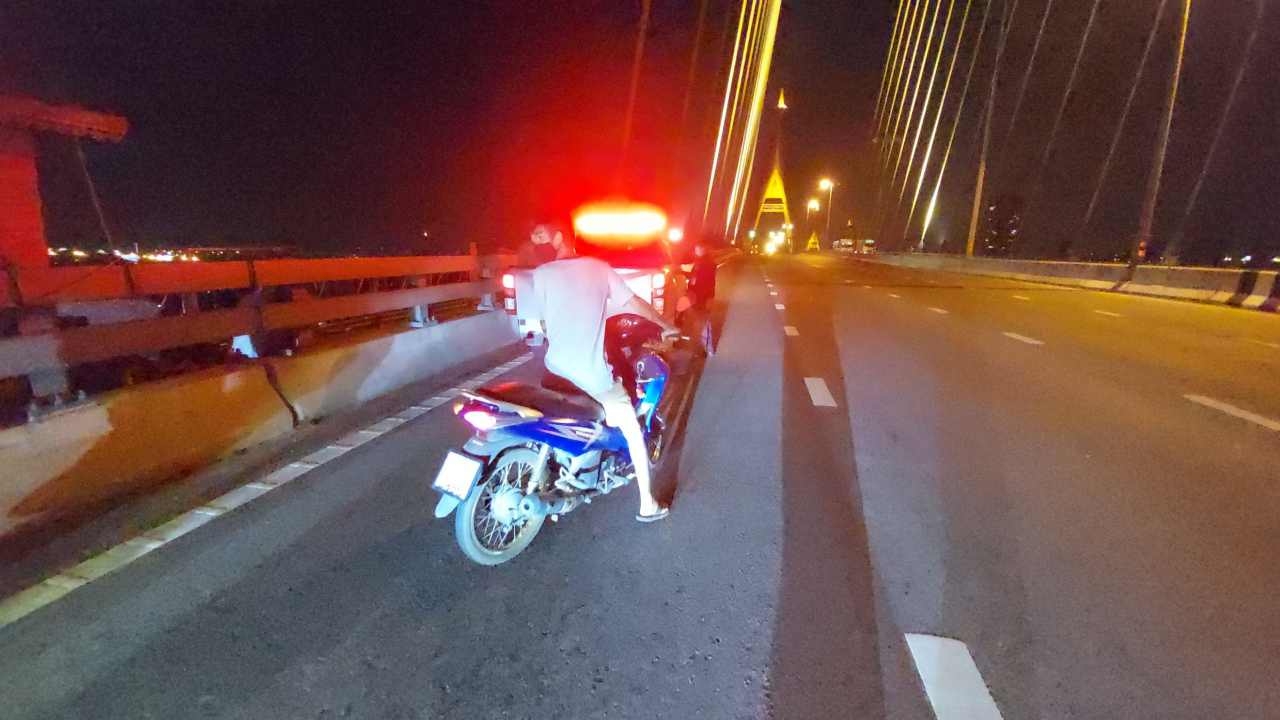 หนุ่ม 25 ทะเลาะแฟน ขี่จยย.จะไปโดดสะพาน เปลี่ยนใจขอมีชีวิตอยู่ต่อ