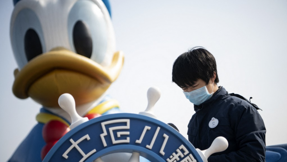 เซี่ยงไฮ้ปิด "ดิสนีย์ รีสอร์ต" กักตัวนทท.ไว้ในที่พัก หลังพบคนติดโควิด 10 ราย
