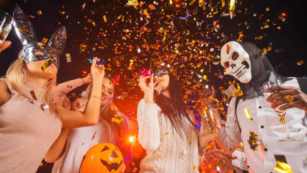 แฮชแท็กฮาโลวีน ขยับขึ้นเทรนด์ คนแต่งลุคผีๆ อวดบนโซเชียล