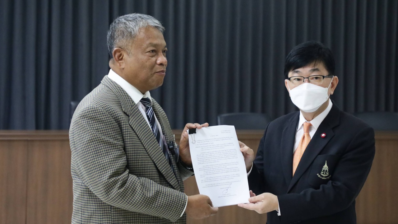 "วัชระ" ร้อง อสส. ขอรื้อคดี "ตู้ห่าว" จ้างวานฆ่า-เผาสวนงู พ่วงสอบอัยการ