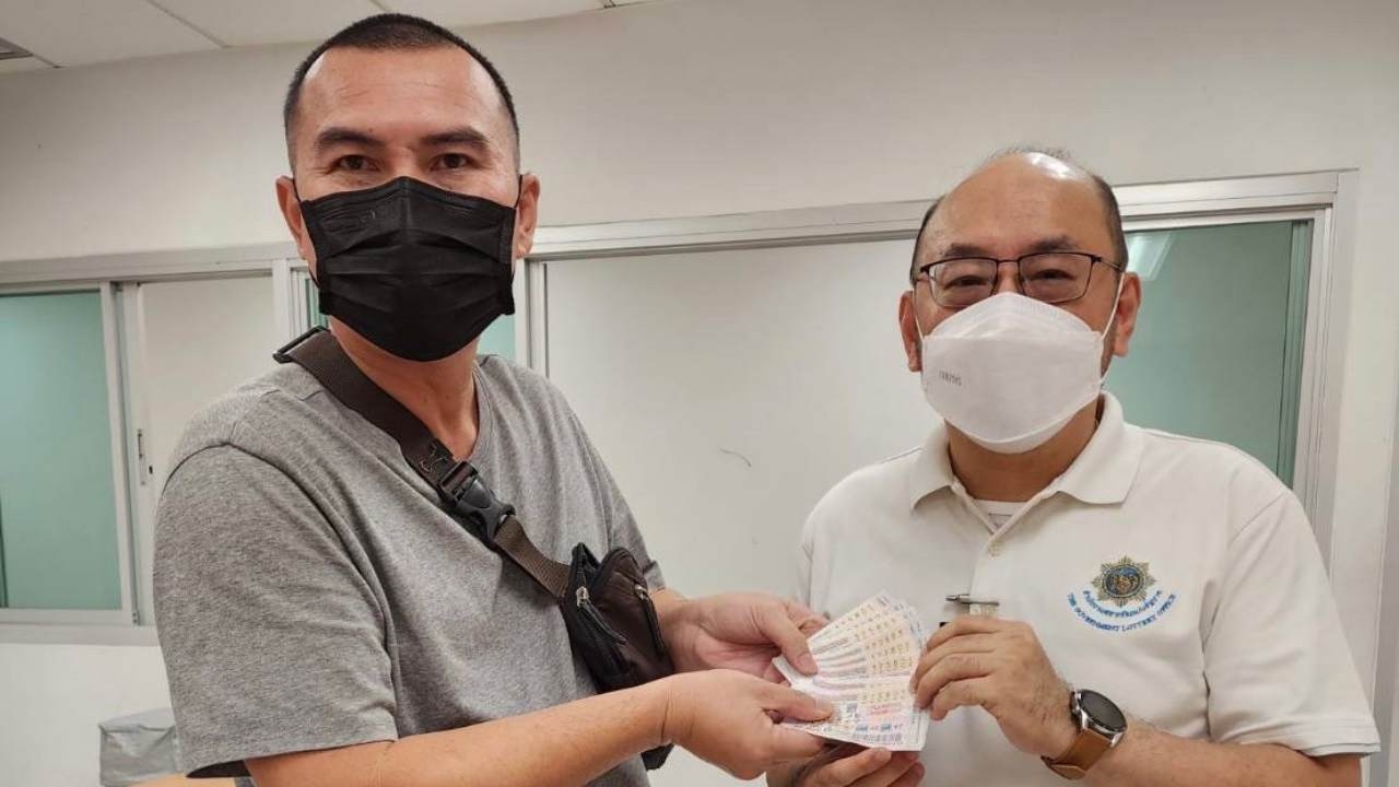 เศรษฐีใหม่ถูกสลากดิจิทัล 96 ล้าน มารับเงินแล้ว พร้อมเล่าที่มาหวยรางวัลที่ 1