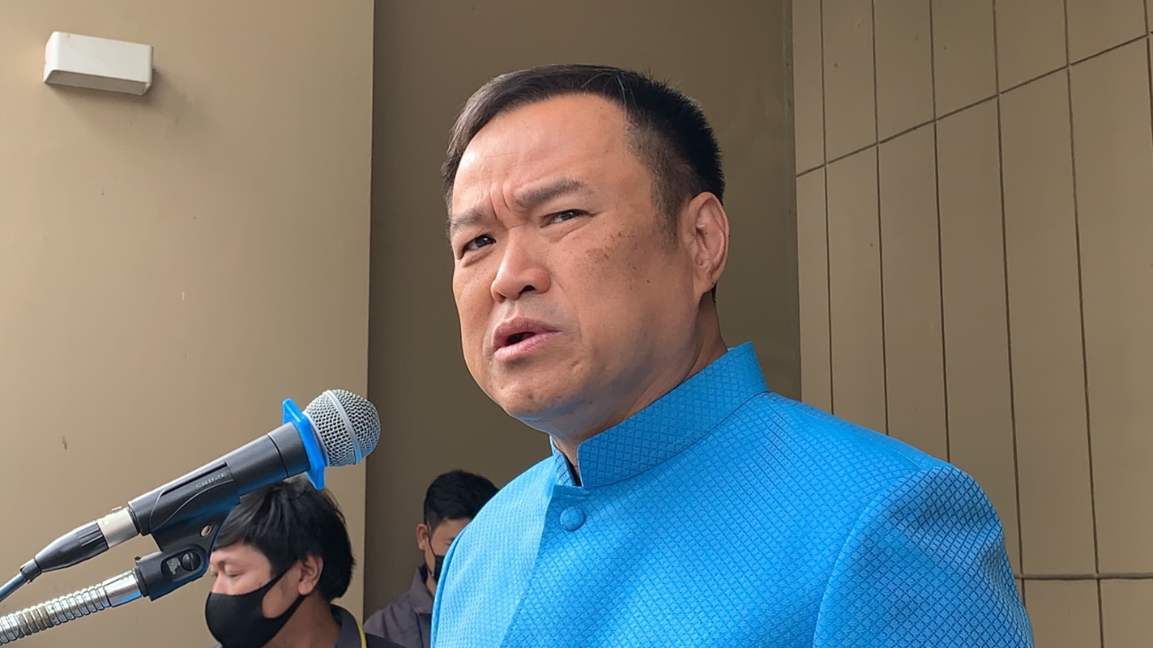 สธ. ยังไม่ไฟเขียวเปิดผับบาร์ถึงตี 4 แนะฉีดเข็มกระตุ้นก่อนเดินทางปีใหม่