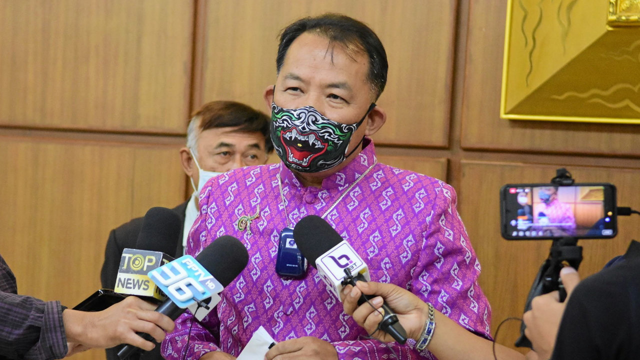 “พี่ศรี” นำพยานหลักฐานบุก กกต. จี้สอบพรรคการเมืองใหญ่เอี่ยว “ตู้ห่าว”