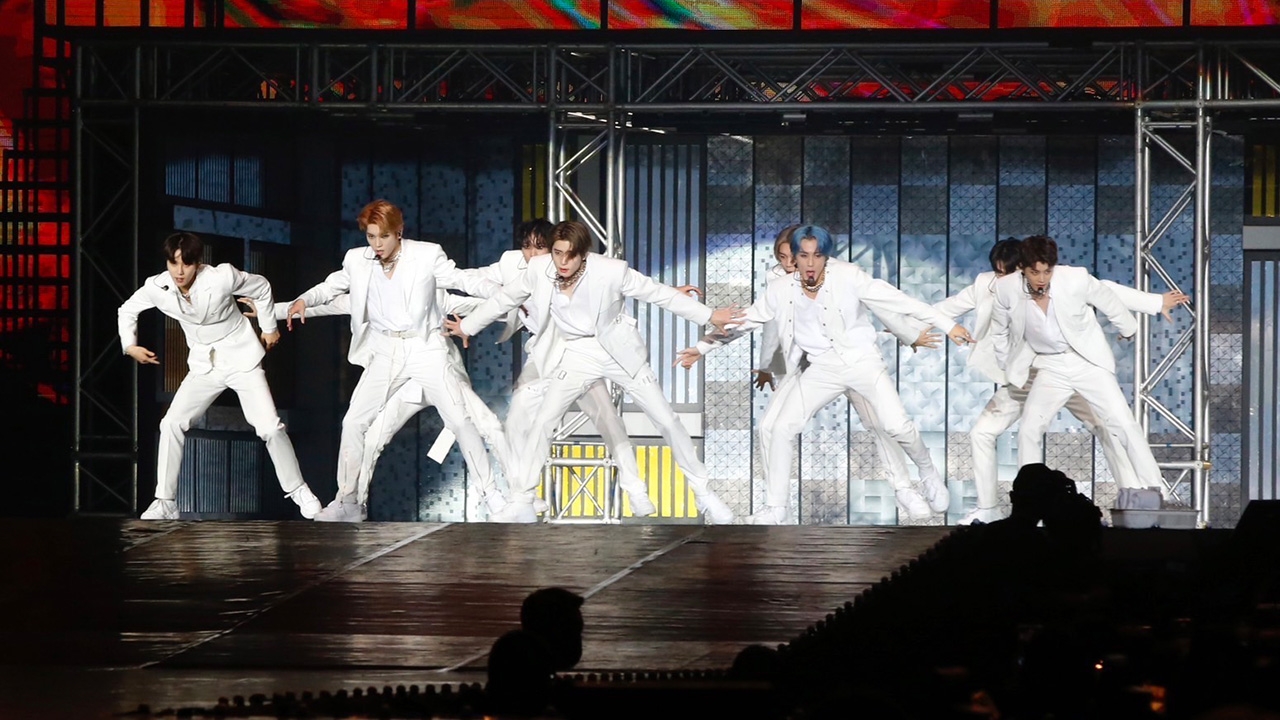 ชมภาพบรรยากาศคอนเสิร์ต NCT 127 ขึ้นโชว์แบบเร่าร้อน ทำเวทีลุกเป็นไฟ