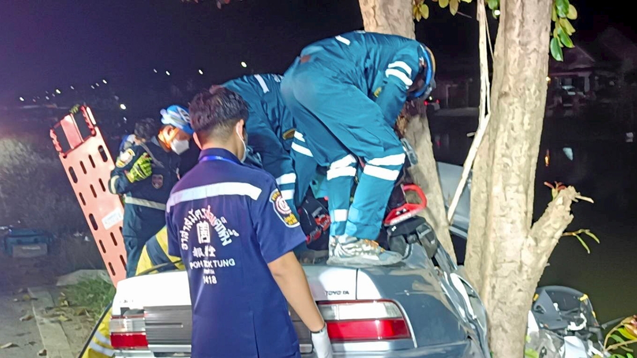 พ่อช่วยชีวิตลูก! ชนดับตายแทน