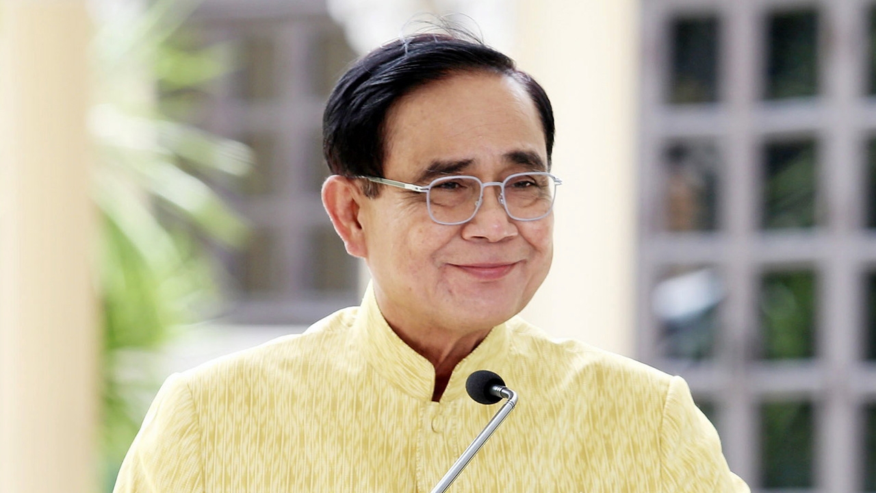 “ลุงตู่” สิงร่างนักการเมืองเต็มตัว