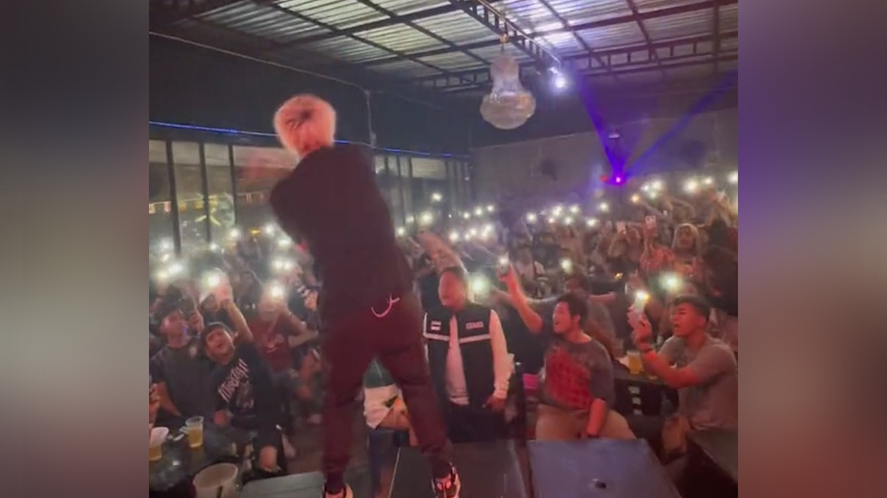 หน้าที่ต้องไม่บกพร่อง "แน็ป เรโทรสเปกต์" เจอการ์ดมาในคราบสาวก โยกไม่ยั้ง (คลิป)