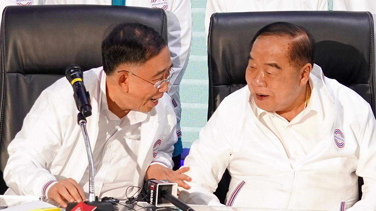 ใครหลอกใคร