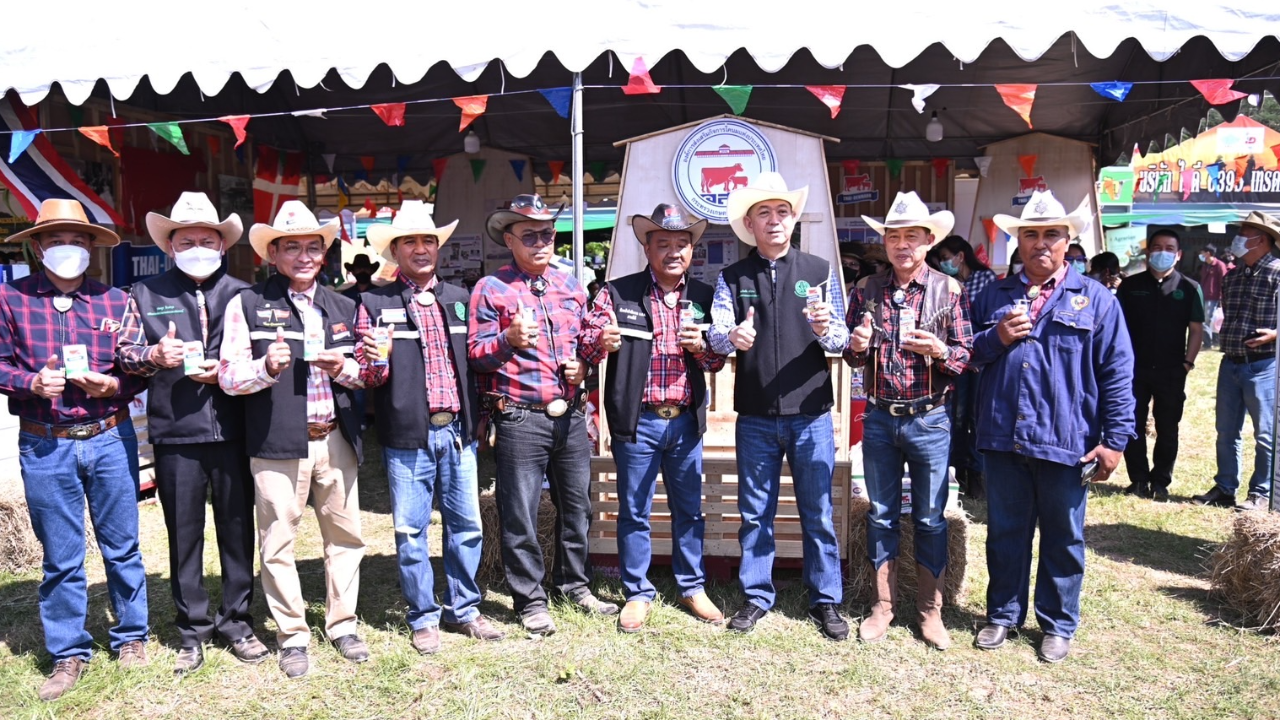 “เฉลิมชัย” ย้ำอยู่เคียงข้างพี่น้องเกษตร เปิดงานประกวดโคนมเทิดพระเกียรติ