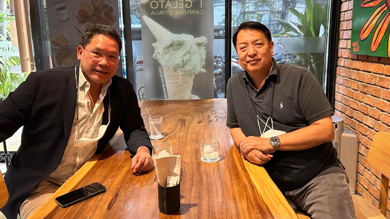 "สุรนันทน์" โพสต์ภาพคู่ "อุตตม" สร้างอนาคตไทย ไปต่อ เปลี่ยนประเทศไทย