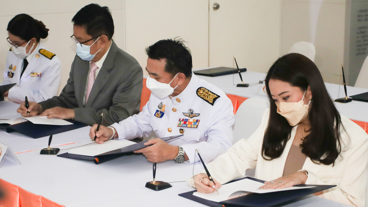 พรรคเพื่อไทย ลงนามถวายพระพร "พระองค์ภา" ให้หายจากพระอาการประชวรโดยเร็ว