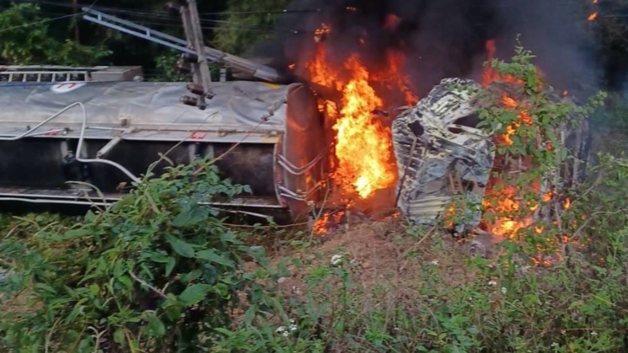 รถน้ำมันตกถนน ไฟไหม้ย่างสดคนขับดับคาเบาะที่นั่ง 