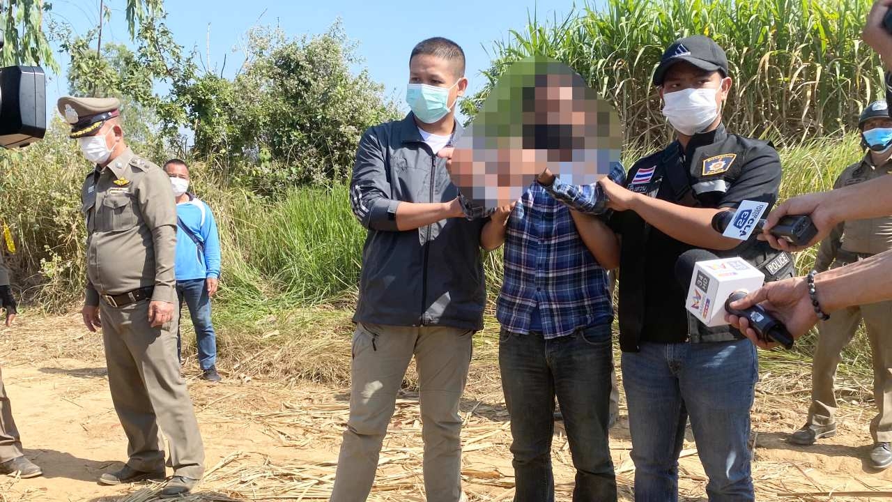 ตำรวจชัยภูมิ รวบมือฆ่าหญิง 47 ปียัดใส่กระสอบทิ้งไร่อ้อย ปมหึงหวงจะตีจาก
