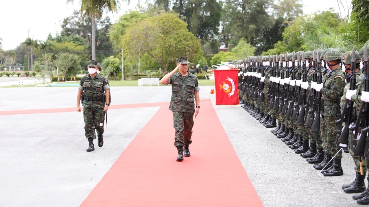 ผบ.ทร. ลงใต้ตรวจเยี่ยม ฉก.นย. เน้นทหารเป็นที่พึ่ง นำพาสันติสุขสู่ ปชช.