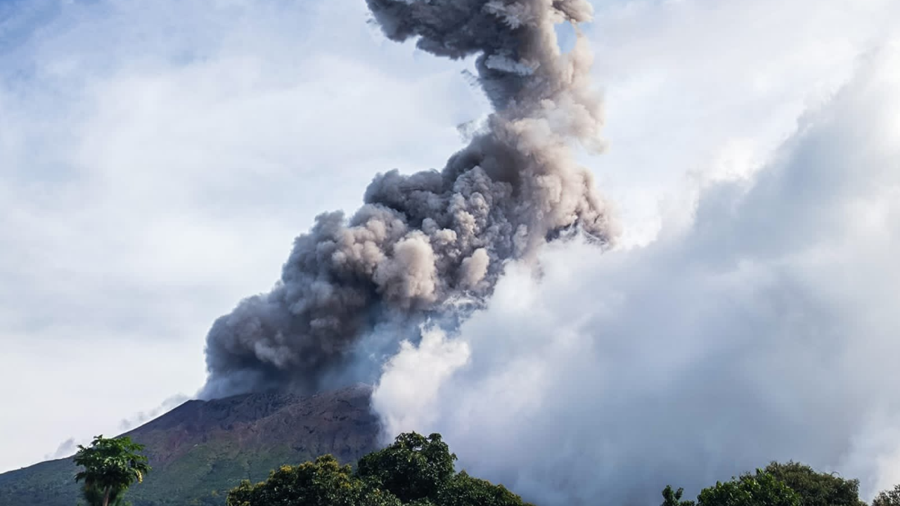 ภูเขาไฟปะทุที่เอล ซัลวาดอร์ ทางการเตรียมพร้อมอพยพประชาชน