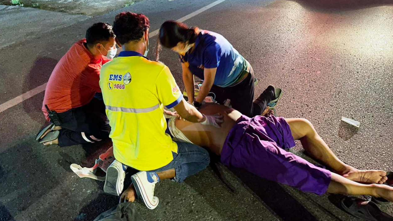 ชื่นชมพันโทหญิง จอดรถปั๊มหัวใจ ช่วยหนุ่มหยุดหายใจรอดชีวิต 