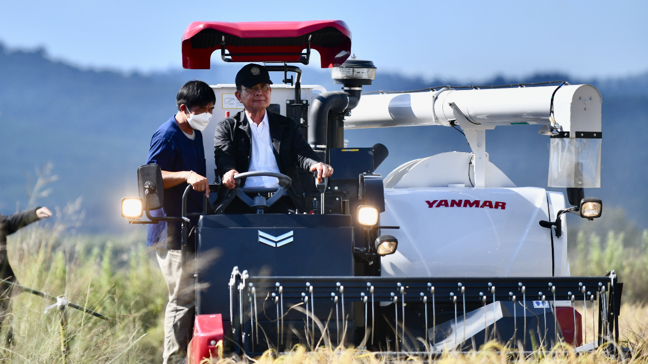 “ลุงตู่” ติดตามงานเชียงราย ลั่นไม่ได้มาทำการเมือง - คุมตัวชาย 1 รายพกปืนปากกา