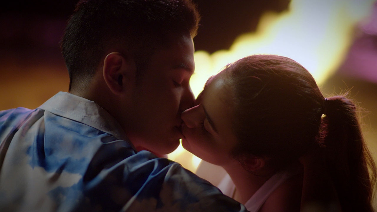 นนนี่ เมารัก จู่โจมจูบ สิงโต เผยความในใจ ในซีรีส์ "เจนนี่ กลางวันครับ กลางคืนค่ะ"