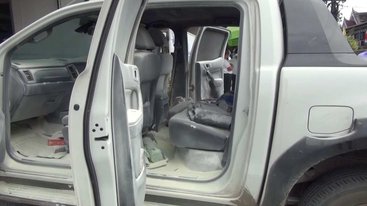 ลุงขับกระบะบรรทุกถังน้ำมันจุดไฟพุ่งเข้า สนง.บังคับคดี เครียดถูกฟ้องยึดที่