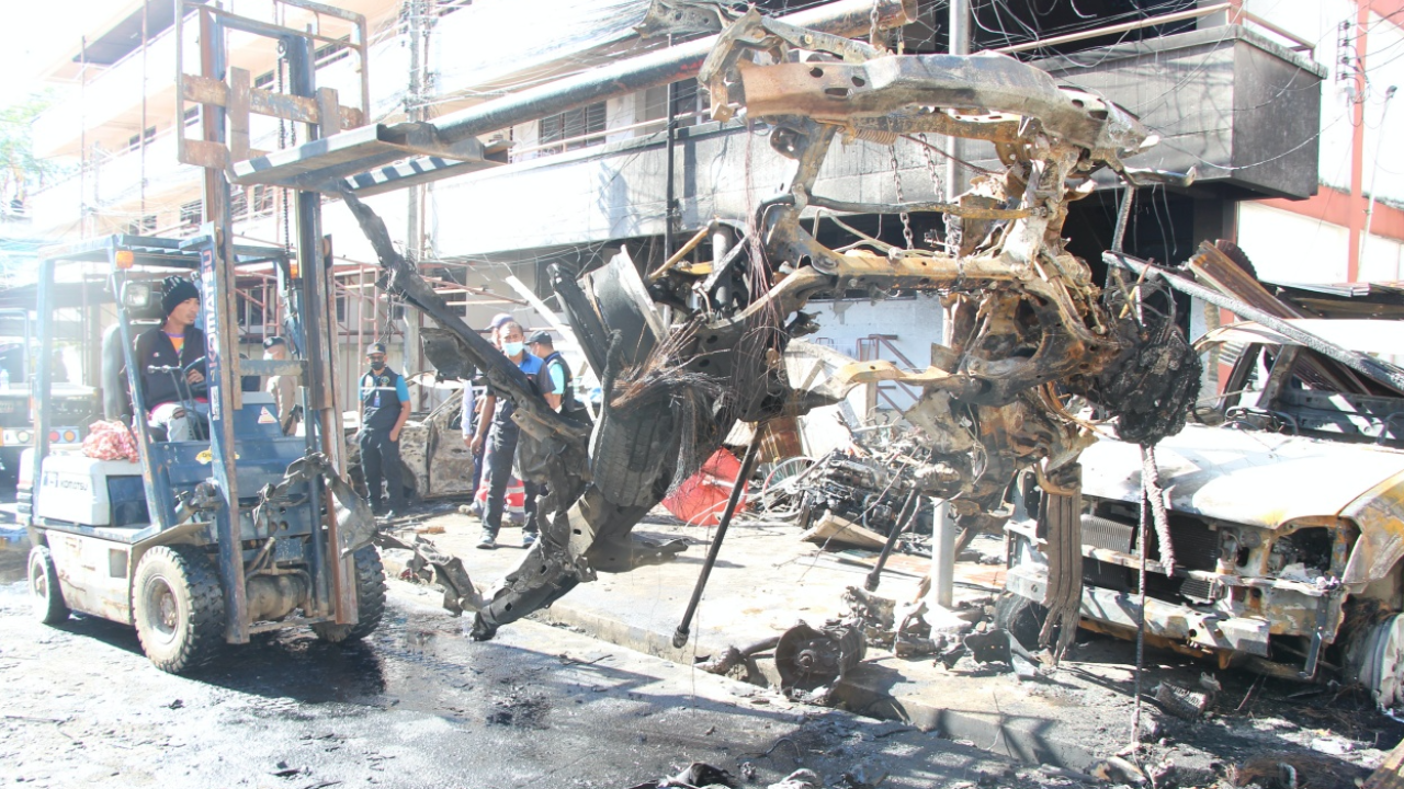 เร่งแกะรอยรถคาร์บอมบ์ เผย "ผู้กองอ๊อด" เดินสวนคนร้ายก่อนไปโดนระเบิดดับ