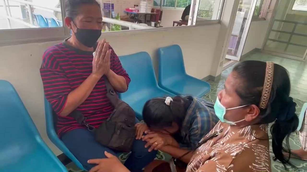 แม่มือปืนกราบแม่ทหารที่ถูกยิงตาย ตร.นางรอง คุมตัวทำแผนฯ ปมเขม่นกันในผับ 