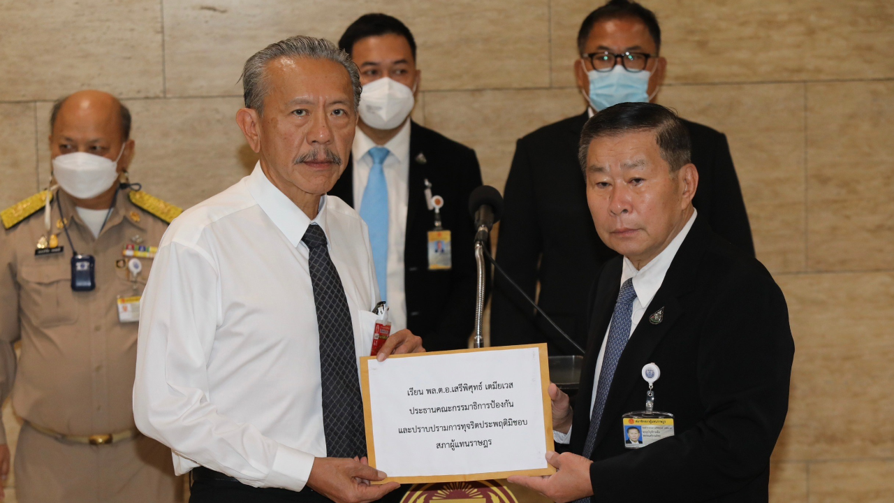 "เสรีพิศุทธ์" ชม "ชูวิทย์" คนแน่จริง ยื่นสอบ เส้นทางการเงิน “สันธนะ” 