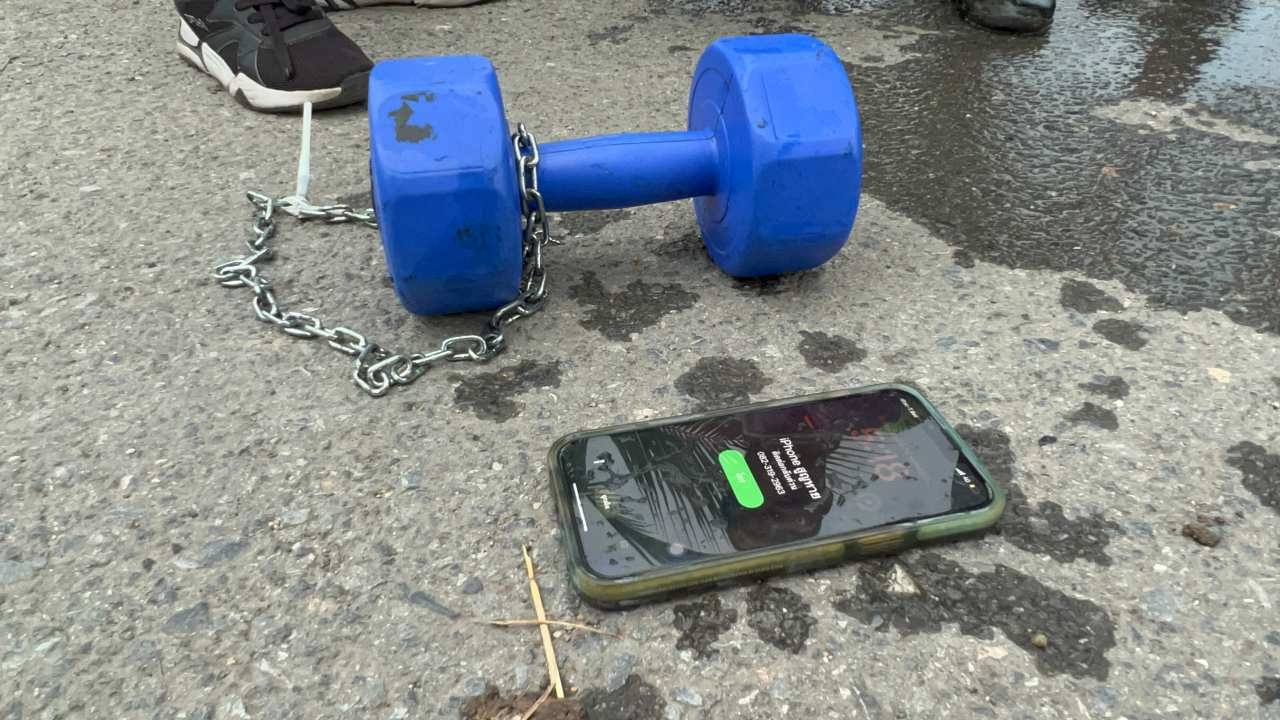 กู้ภัยปทุมฯ งมพบโซ่ ดัมเบล และมือถือ ของกลางคดีฆ่าทุบหัวสาวสองทิ้งน้ำ