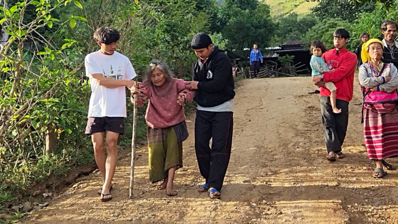 แม่อุ๊ย 97 หลงป่า 5 วัน ชาวไร่ไปเจอวิ่งหนีกันป่าราบ