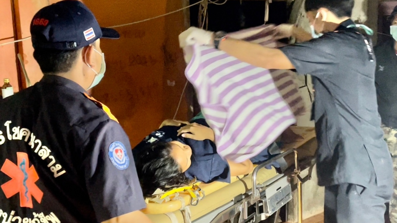 สุดยินดี คุณแม่วัย 26 คลอดลูกกลางบ้าน คอหวยไม่พลาด ส่องเลขทะเบียนบ้านไปลุ้นโชค