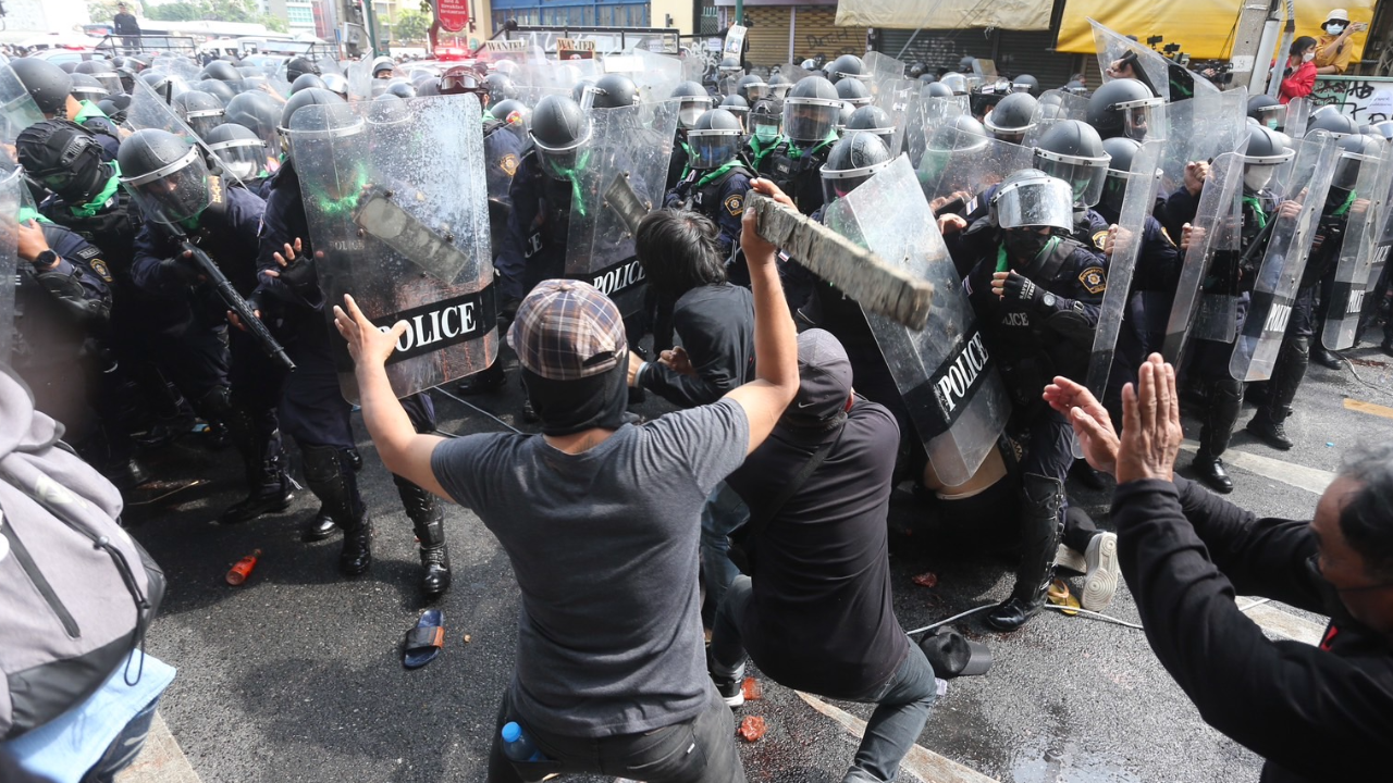  6 แกนนำม็อบ APEC 2022 จ่อ ถูกถอนประกัน "อานนท์" แนะ ทำใจสู้ไปด้วยกัน 