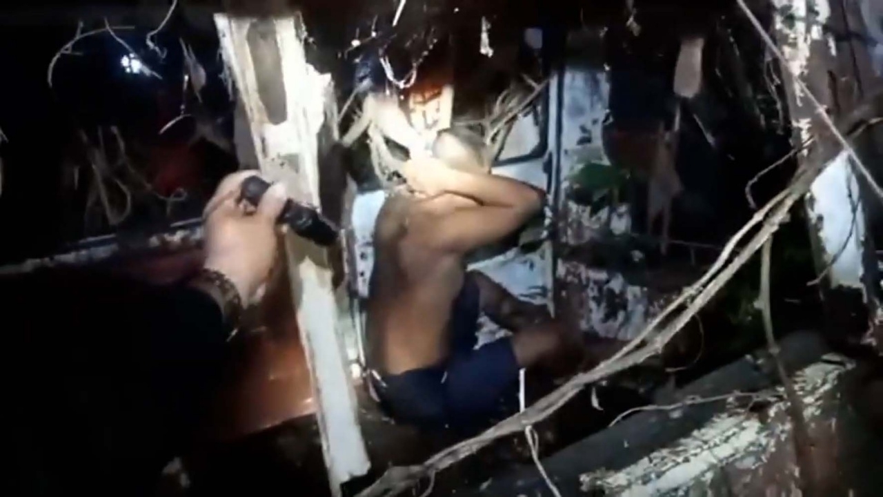 จับได้แล้ว นช.หนีจาก รพ.ที่ขอนแก่นทั้งตรวน นอนขดซ่อนตัวในซากรถ