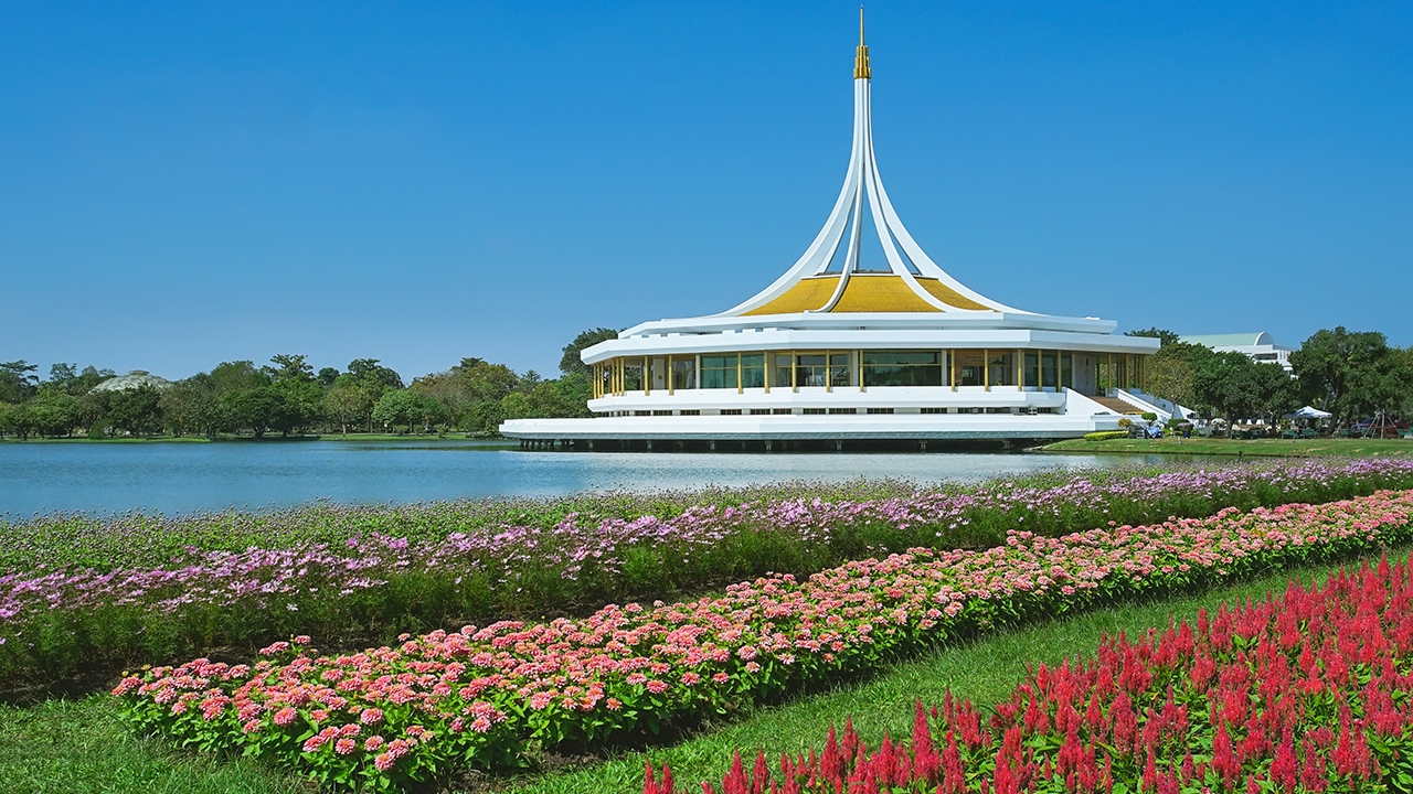 “พรรณไม้งาม” สวนหลวง ร.9+แสงสี “ปีใหม่” เอ็มควอเทียร์ฯ