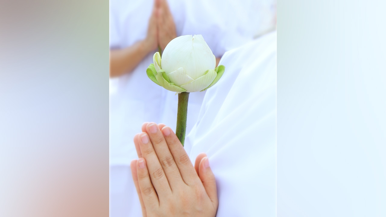 บทสวดมนต์ข้ามปี 2566 ฉบับกะทัดรัดสวดง่าย ได้บุญข้ามคืน 