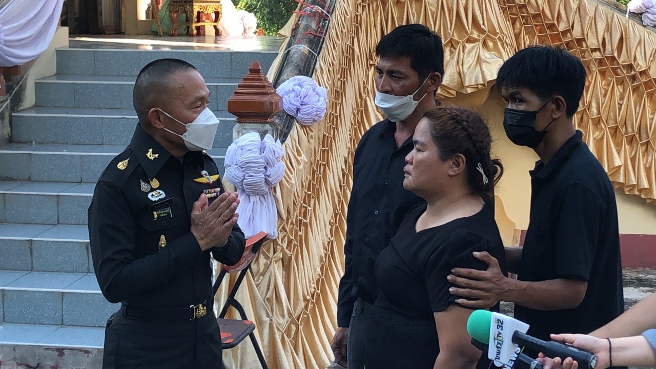 ฌาปนกิจพลทหารถูกซ้อมตายในคุก มทบ.39 ผบ.มอบ 2 แสนกับค่าใช้จ่ายให้ครอบครัว