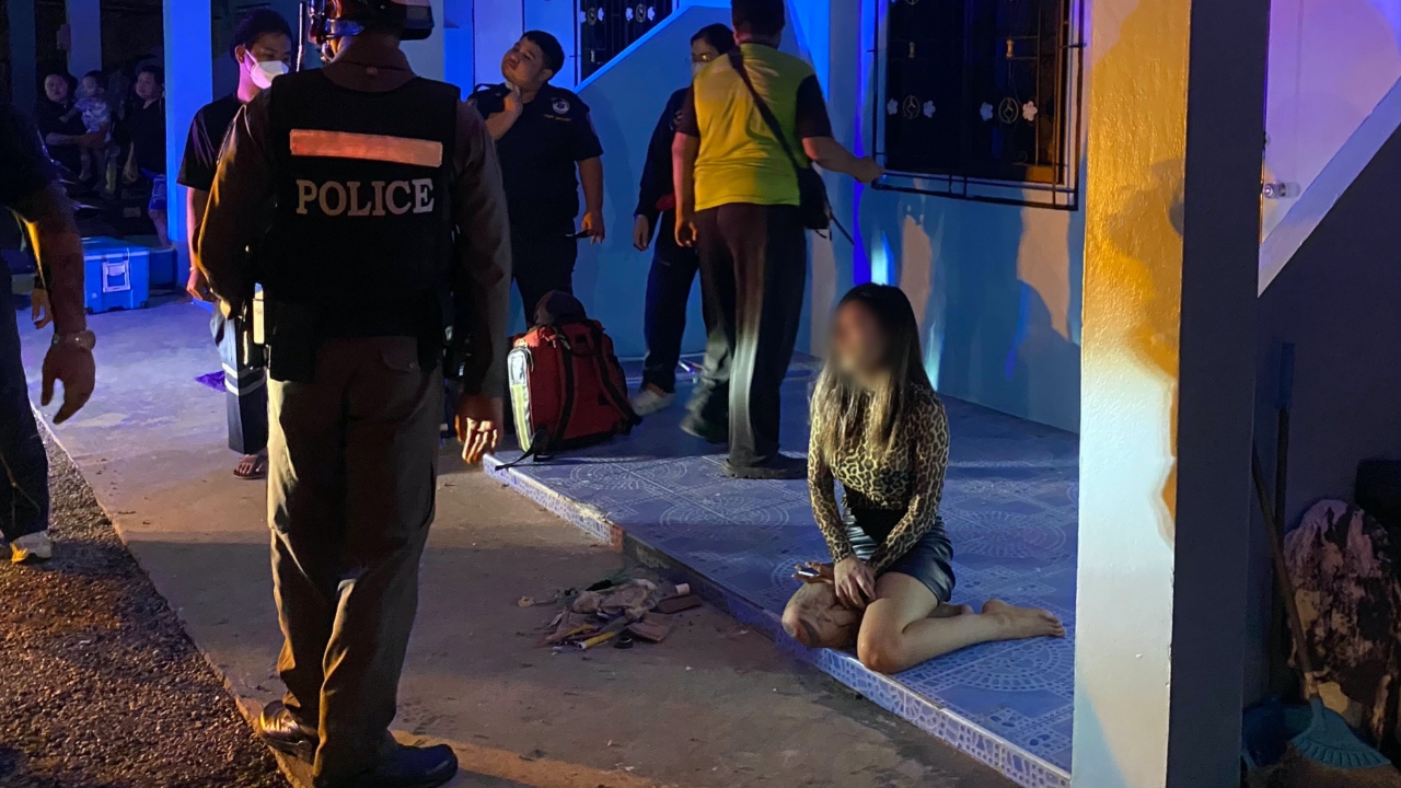 วุ่น ผจก.สาวบาร์เบียร์ เมาจุดไฟเผาห้อง ระแวงแฟนหนุ่มนักดนตรีมีกิ๊ก