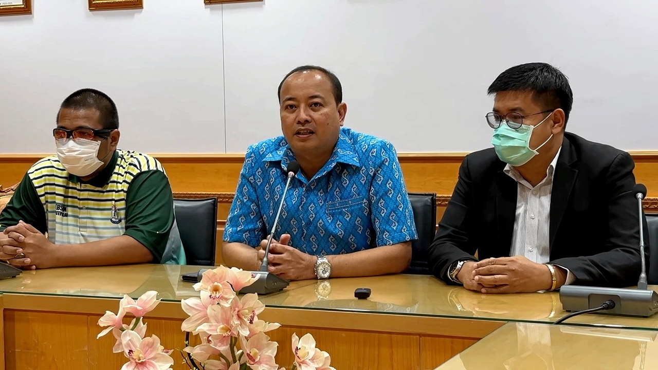 สั่งย้ายครูสาว สอบความผิดแชตสยิวศิษย์ ปมแฟนสาวหนุ่ม ม.ปลายหึงหวงครูปล่อยแชต