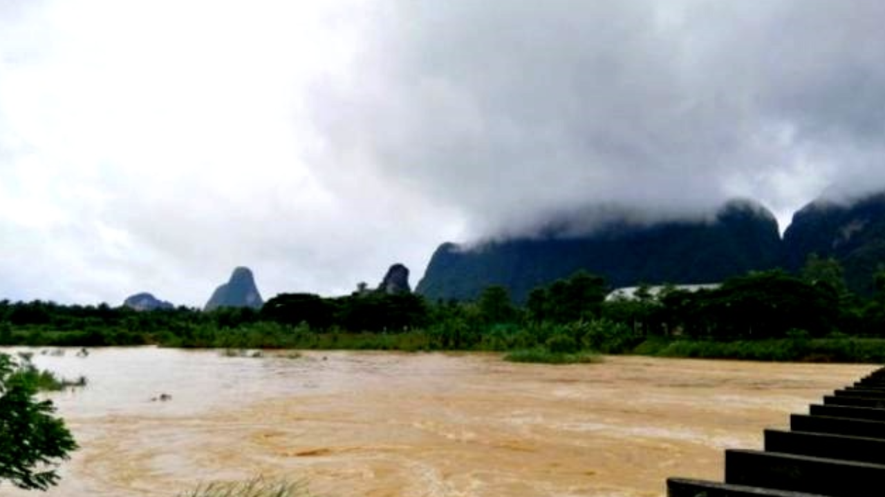 สภาพอากาศวันนี้ "ฝนถล่มใต้" 15 จว.ระวังจม "อีสาน" เย็นสุด 17 องศาฯ