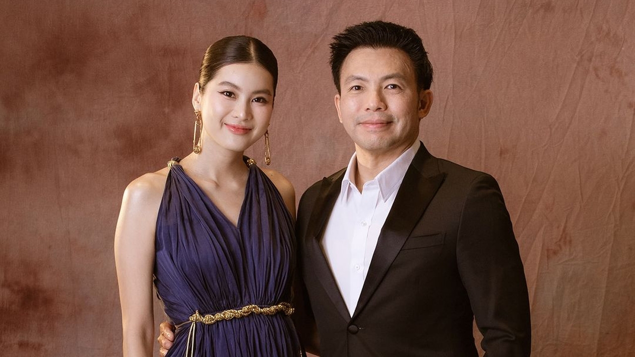 "หมอสอง" เปิดตัวแฟนใหม่ สาวติ๊กต่อกคนดัง คบ 2 ปี ชีวิตติดคอนเทนต์ 