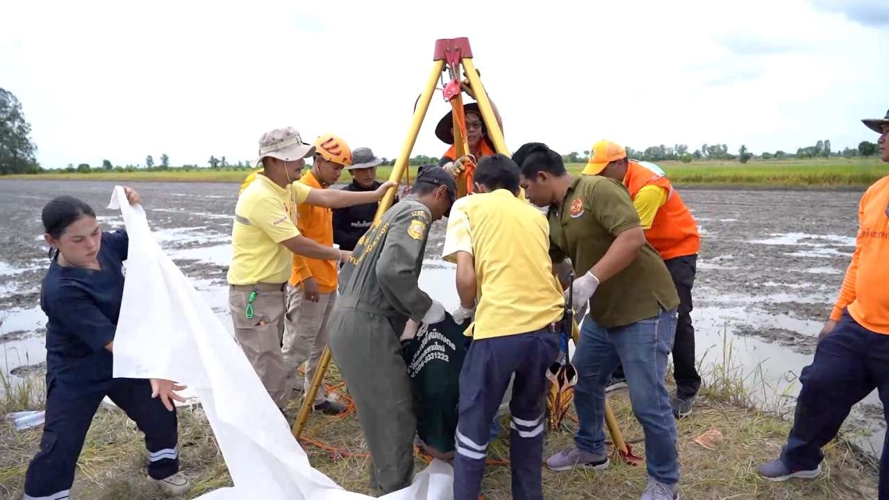 ผัวเมียชาวนา ตายสยอง 2 ศพ หลังลงบ่อติดตั้งเครื่องสูบน้ำ สูดก๊าซไข่เน่า