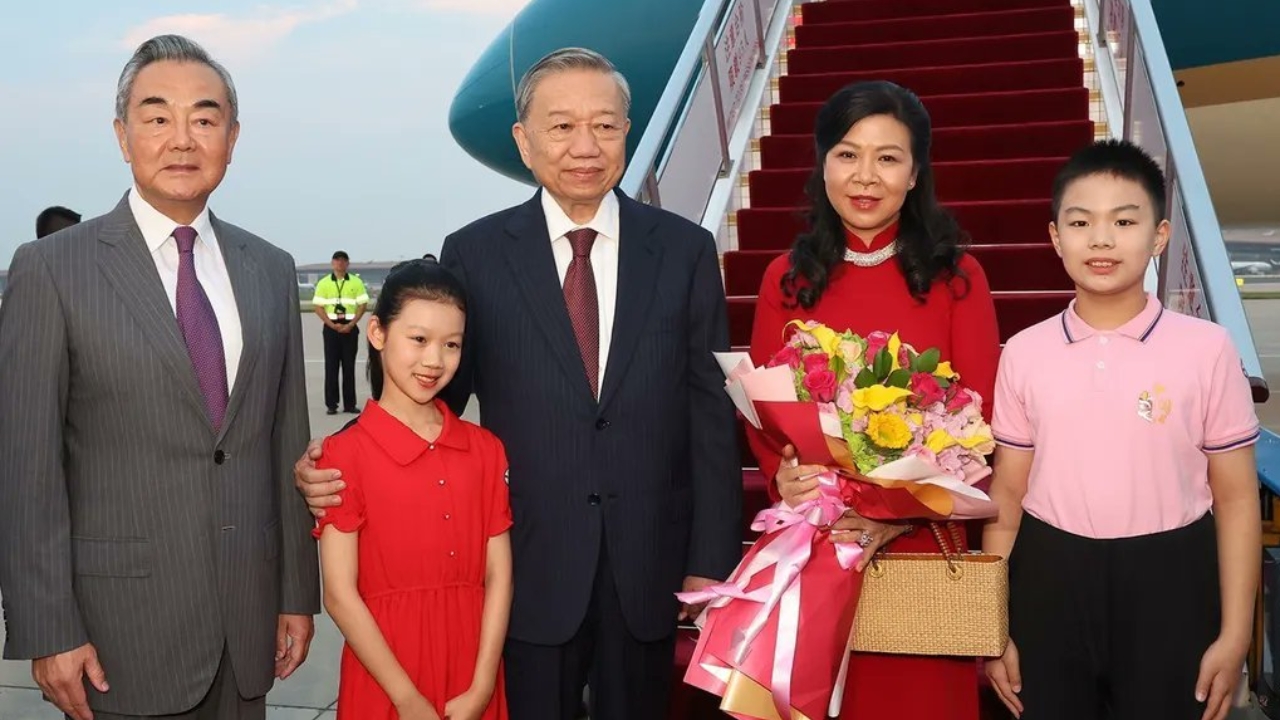 ผู้นำคนใหม่ของเวียดนามเยือนจีนครั้งแรกหลังรับตำแหน่ง