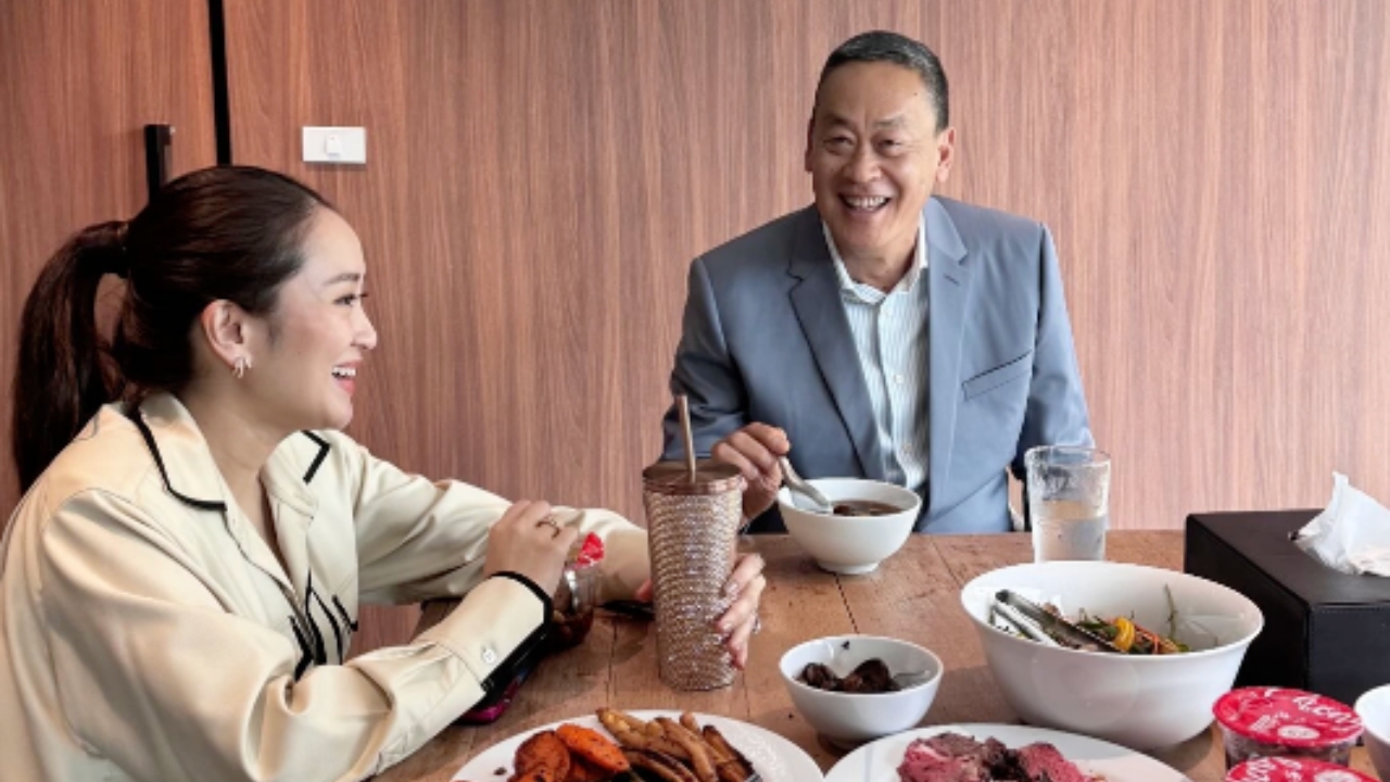 "เอม พินทองทา" โพสต์ภาพ "อิ๊งค์" ทานข้าวกลางวันร่วมกับ "เศรษฐา ทวีสิน"