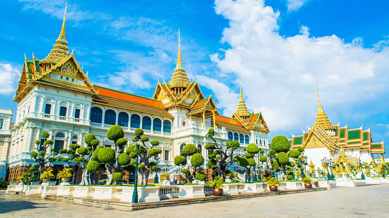 รอเฝ้ารับเสด็จ ในหลวง-ราชินี พิธีบำเพ็ญพระกุศล วันเฉลิมพระชนมพรรษา สมเด็จพระพันปีหลวง