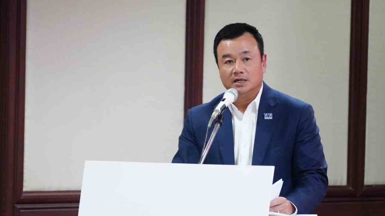 "Saravan" Pheu Thai insisted it had no intention of welcoming it, but sadly, the Kaew Klai party has since been dissolved. "cobra"