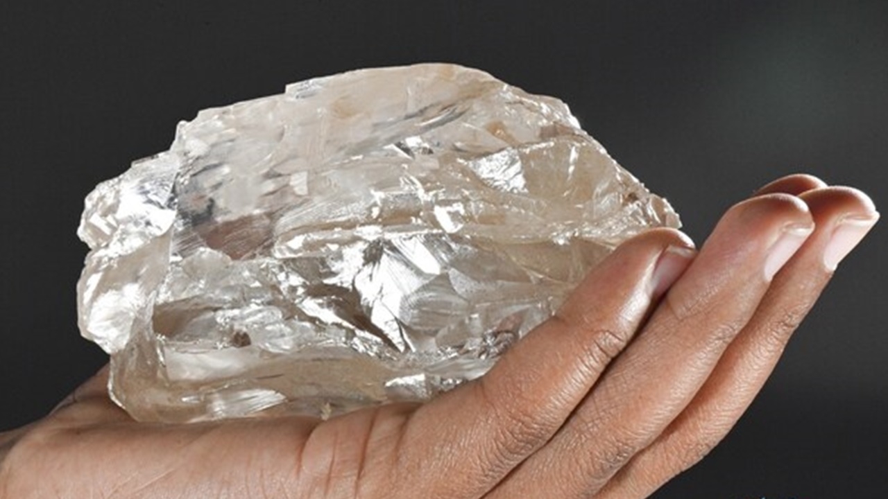 .ฮือฮา พบเพชรใหญ่ที่สุดอันดับ 2 ของโลก 2,492 กะรัต ที่บอตสวานา.